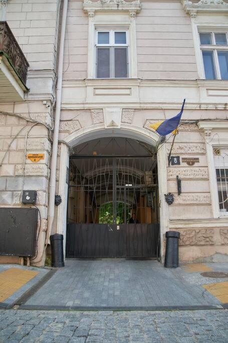 White Door Apartments Heart Of Odessa 1 Dış mekan fotoğraf
